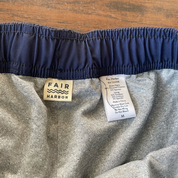 Fair Harbour Lined Short Blue palms Mens medium - Picture 2 of 3